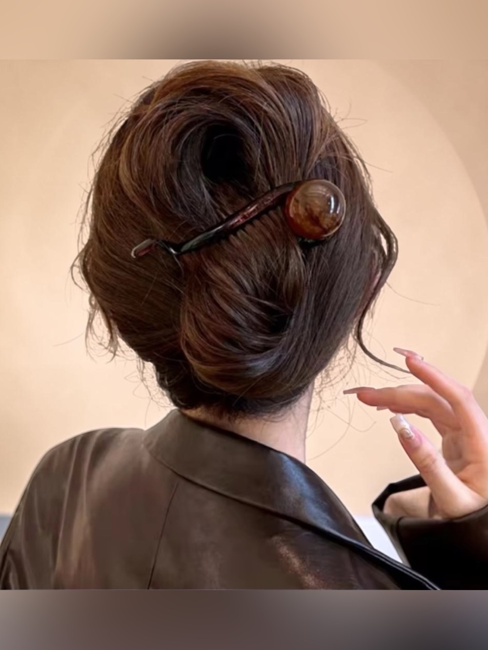 Decorative Hair Claw Clips | Pearl & Tortoise Shell Accent Hair Accessories - Picture 2 of 3